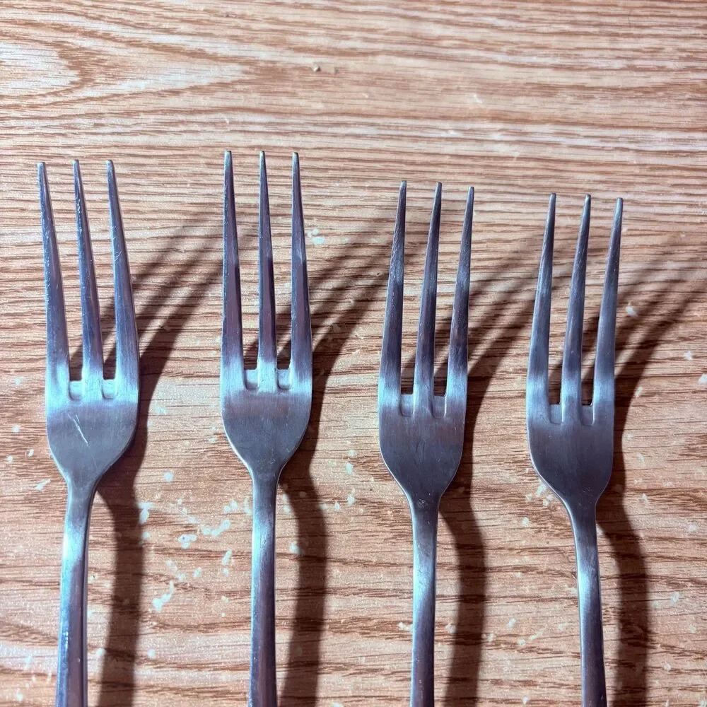 4 Northland Oneida Post Road Stainless Dinner Forks Korea